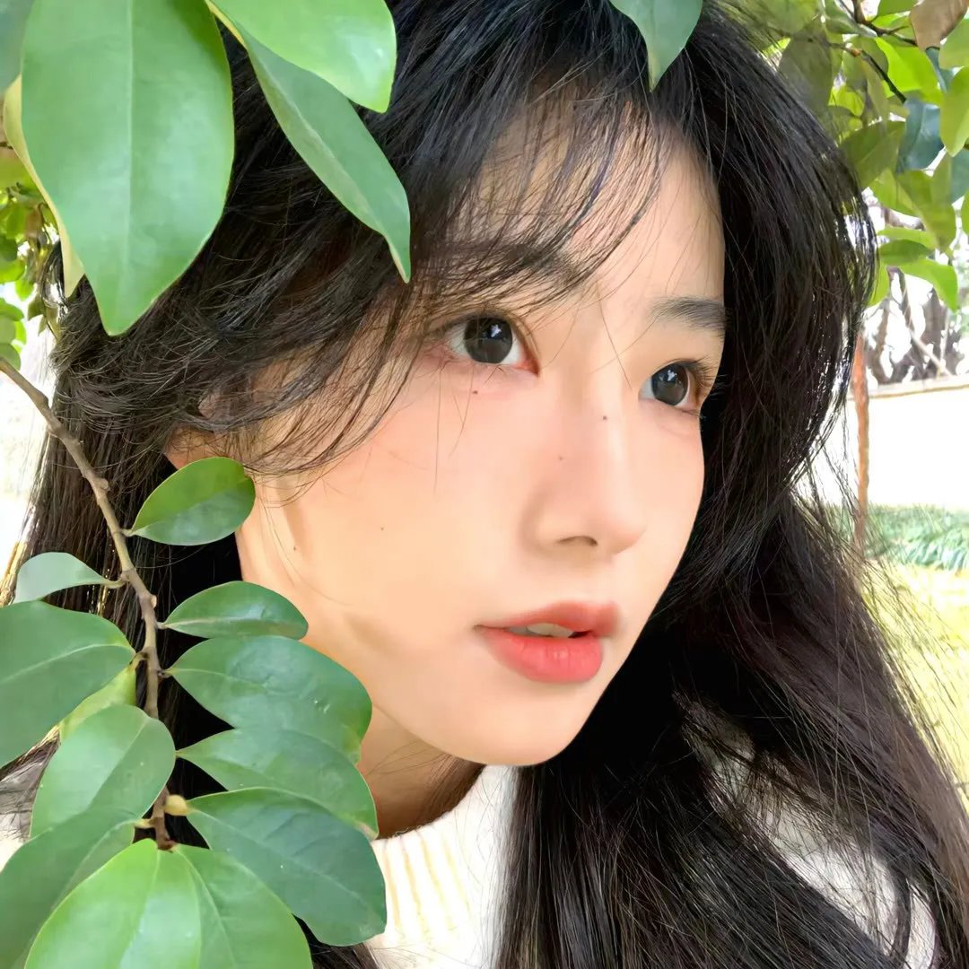 戴脚镣的女孩